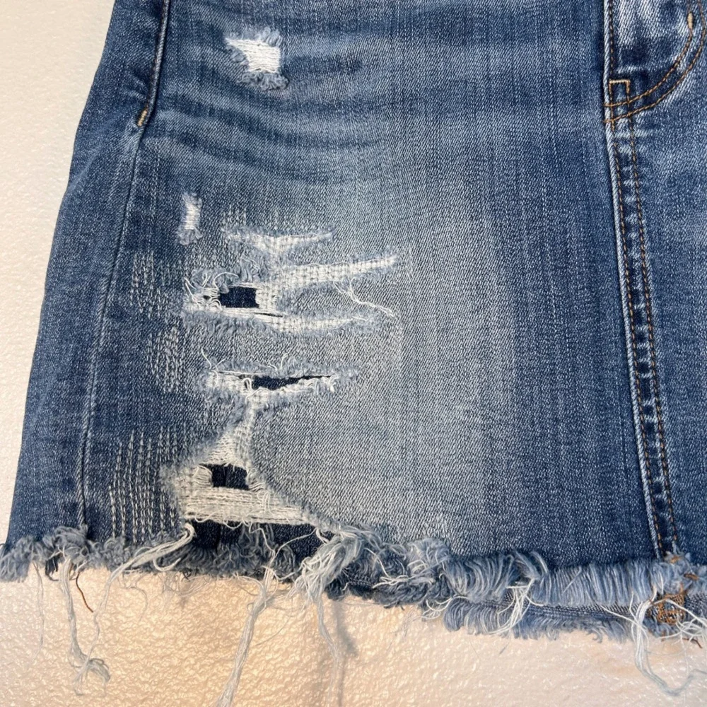 American Eagle Super Stretch Distressed Denim Mini Skirt Blue‎ Size 2